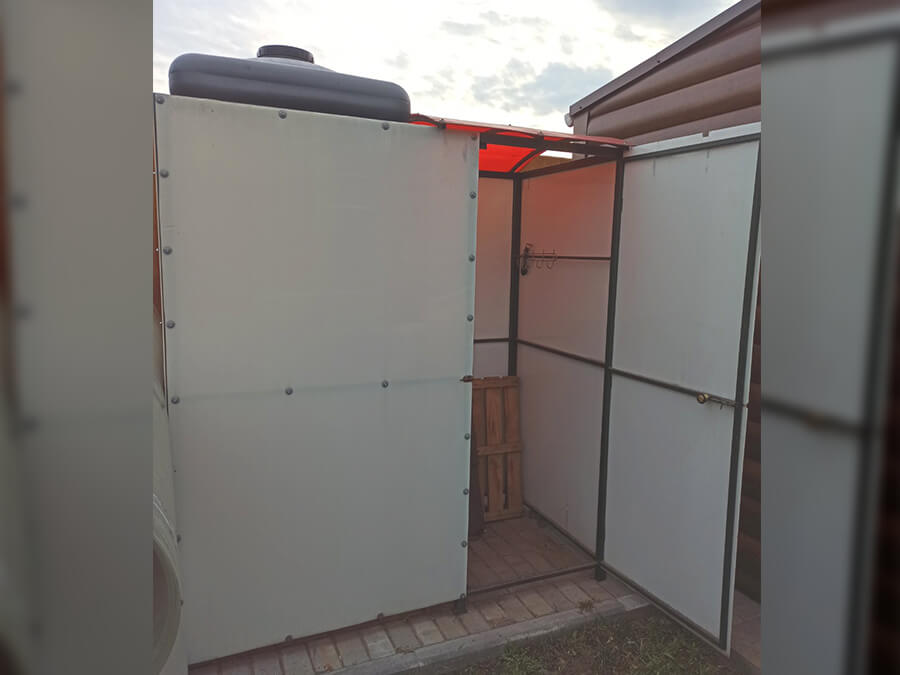 Фото летнего душа для дачи с тамбуром